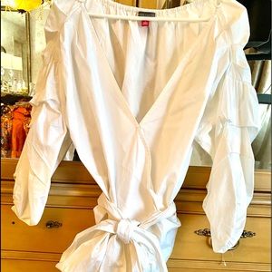 White cotton shirt with sleeves detail and belt